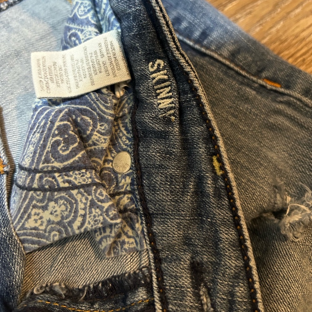 American Eagle Outfitters Skinny Distressed Jeans - Picture 5 of 9